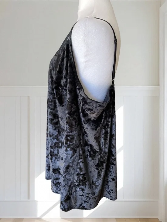 CACIQUE Women's Black Crushed Velvet Lace Trim Camisole Top NWT 22/24 - Picture 3 of 13